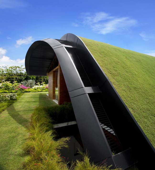 Green nature villa in Singapore