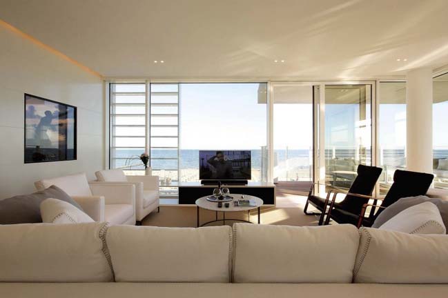 Luxury beach penthouse by JM Architecture