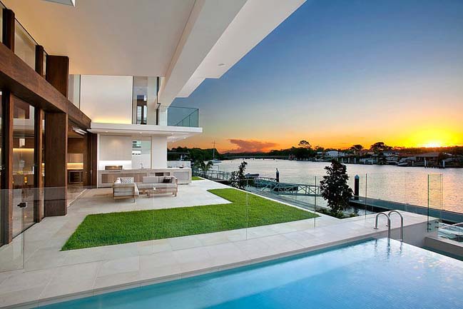Luxury villa with stunning river-view