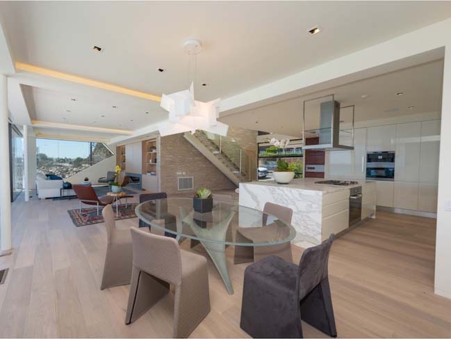 Malibu frontbeach villa with generous 270 views