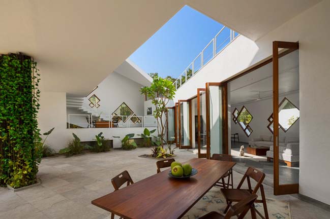 Tomoe villa in India by Note-D