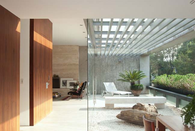 Modern penthouse by Gantous Arquitectos