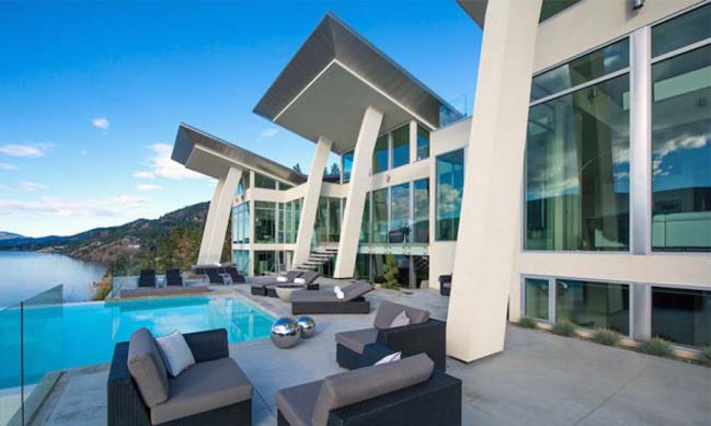 Ultramodern and luxury villa by lake