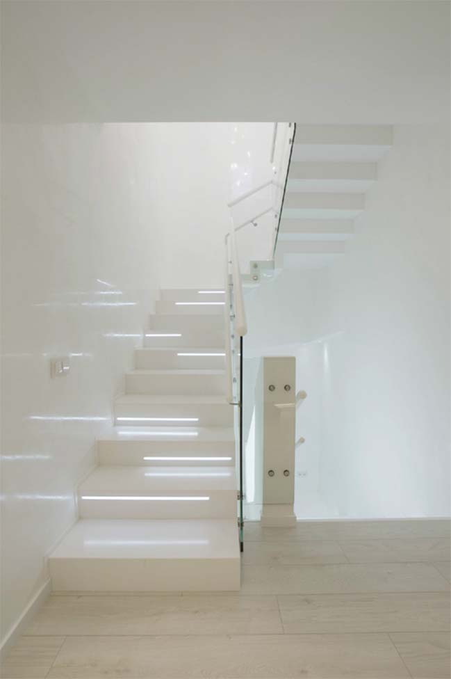 White futuristic penthouse by Latysheva Maria