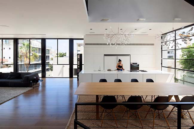 Luxury townhouse in Tel Aviv by Pitsou Kedem Archtiect