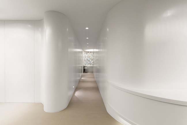 Elegant apartment with luminous ceiling by NCDA