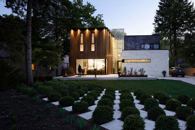 Aldo House: Modern villa with an interior bamboo garden
