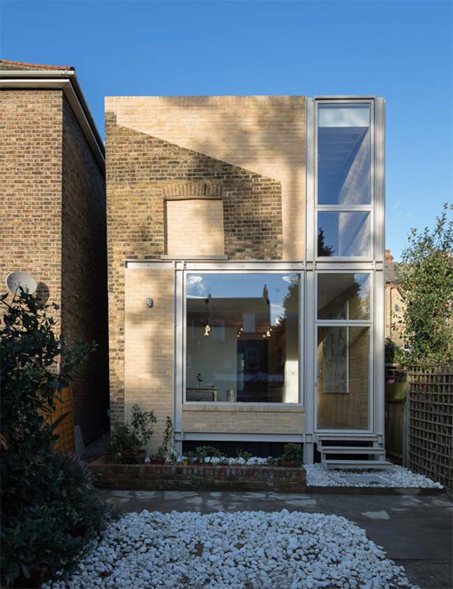 Brick townhouse in London by Tsuruta Architects