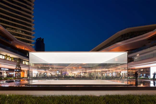 Apple Store in Zorlu by Foster + Partners