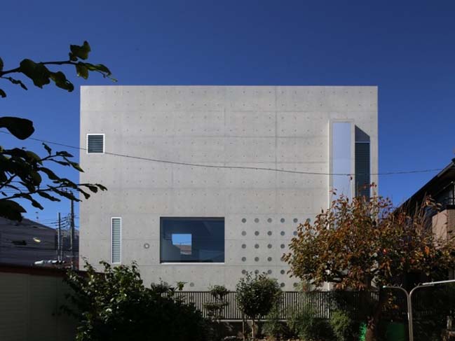 Futuristic concrete townhouse by fuse-atelier