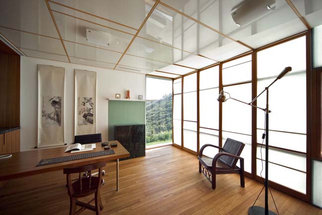 Hong Kong House by Guida Moseley Brown Architects