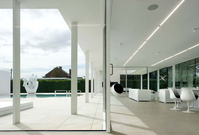 Villa V in T by Beel & Achtergael Architecten