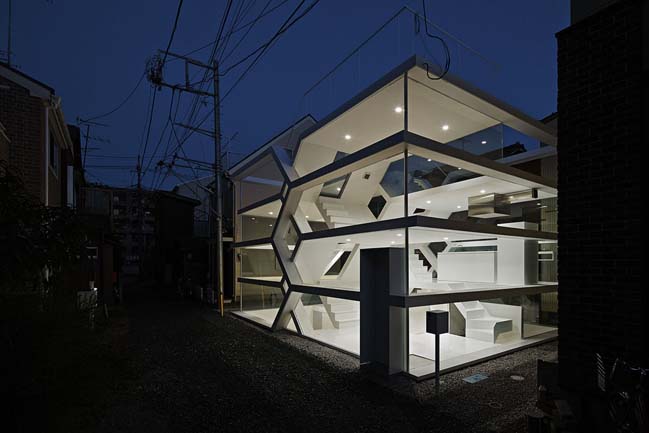 S House: Modern glass townhouse by Yuusuke Karasawa
