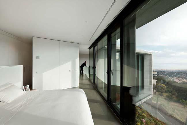 X House: Amazing single family house in Barcelona