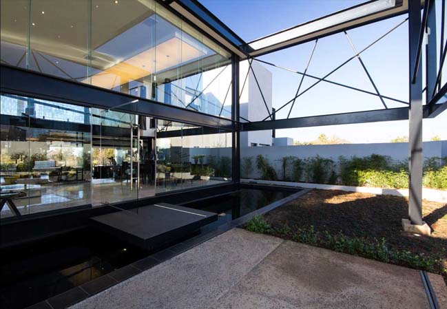 House Ber by Nico Van Der Meulen Architects