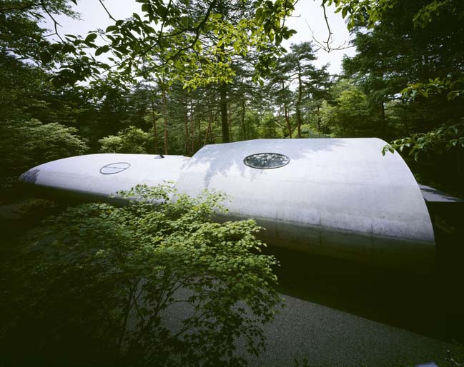 Shell shaped house by Artechnic Architects