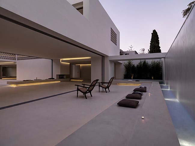 Luxury residence in Spain by Gus Wustemann Architects