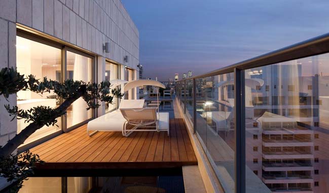 Luxury penthouse by Lev-Gargir Architects