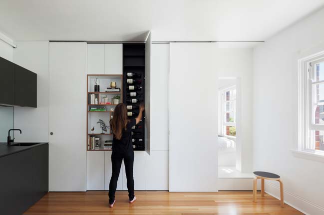 Small apartment 27sqm by Brad Swartz Architect