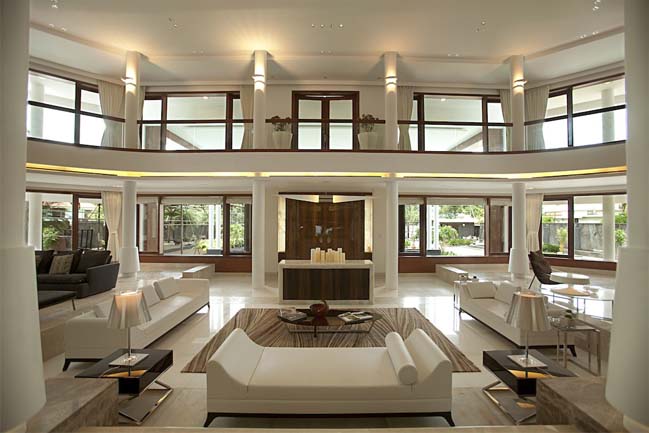 Luxury villa in India by ZZ Architects