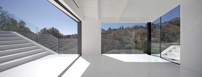 Hillside house in Hollywood Hills by XTEN Architecture