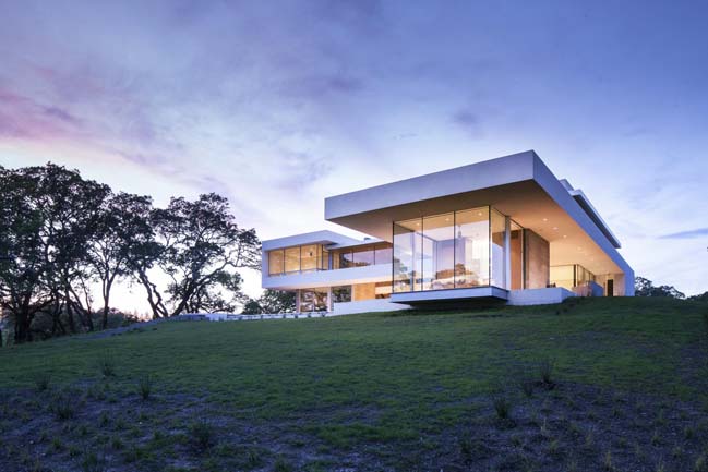 Vineyard House by SWATT MIERS Architects