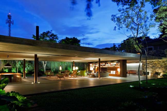 Natural villa in Brazil by Studio MK27