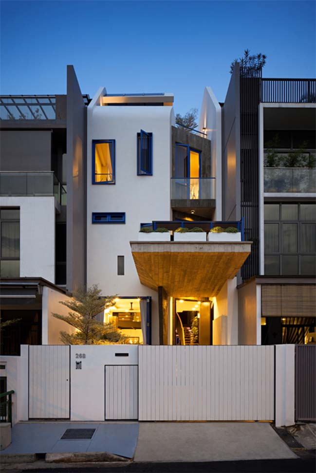 Modern townhouse by Envelope Architects