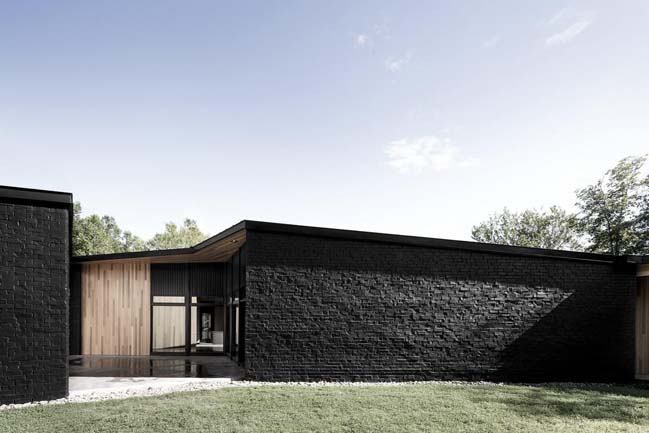 Screen House by Alain Carle Architecte