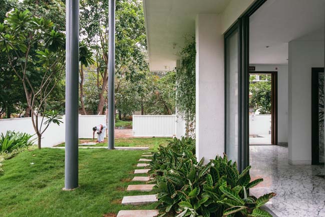 Courtyard House by Abin Design Studio