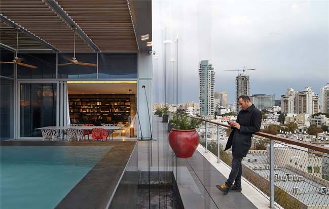 Transparent penthouse by Pitsou Kedem Architect