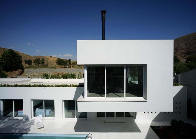 Modern villa by Sohrab Rafat Architecture Group
