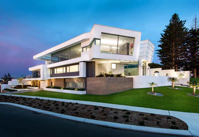 Luxury villa in Perth by Hillam Architects