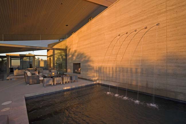 Desert contemporary house design in Arizona, USA