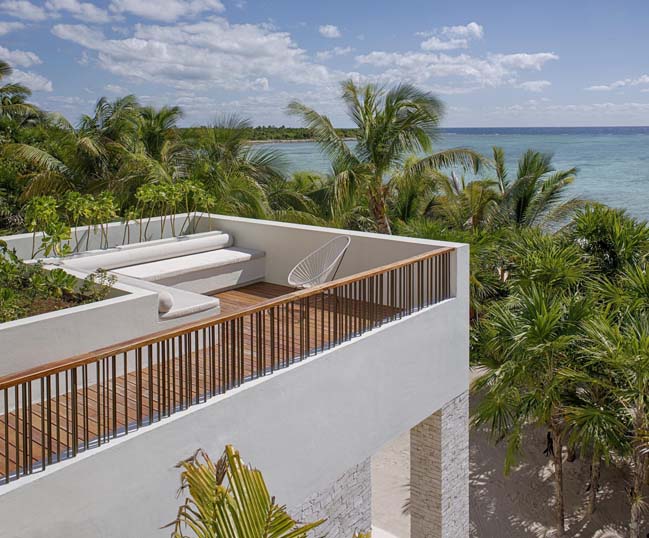 Beachfront villa in Mexico by Specht Harpman