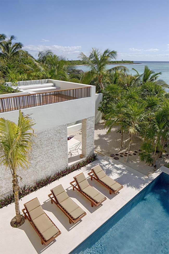 Beachfront villa in Mexico by Specht Harpman