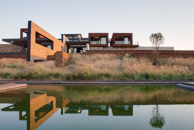 Modern villa inspired by nature in South Africa