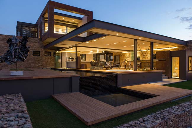 Modern villa inspired by nature in South Africa
