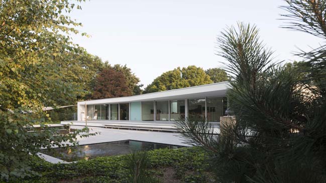 Contemporary home design by Lab32 Architecten