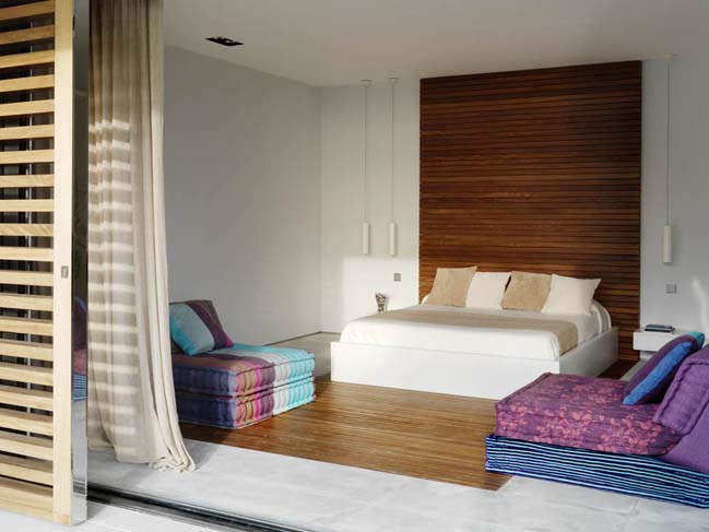 Luxury villa with pure white interior by Susanna Cost Interior Design