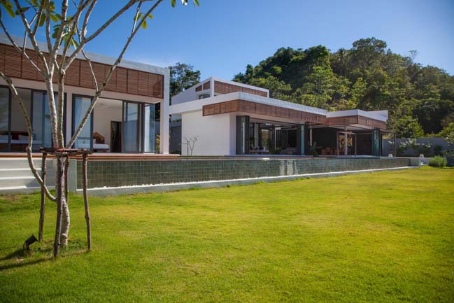 Malouna villa by Sicart and Smith Architects