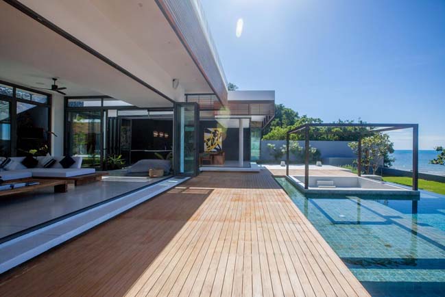 Malouna villa by Sicart and Smith Architects