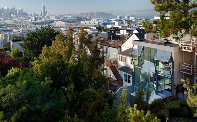 San Francisco house with glass flip facade