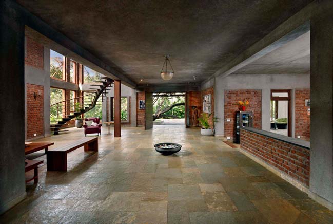 The Mango House by Puran Kumar Architects