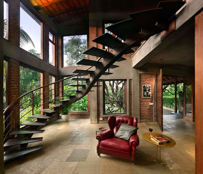 The Mango House by Puran Kumar Architects