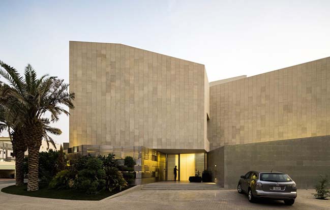 Wall House by AGi Architects
