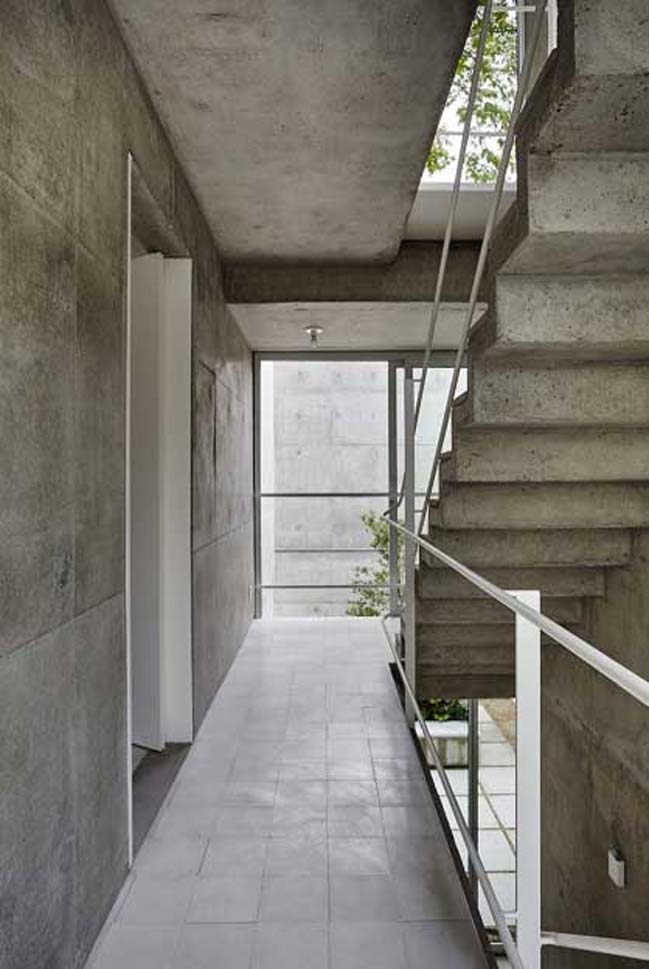 Concrete house by Metro Arquitetos
