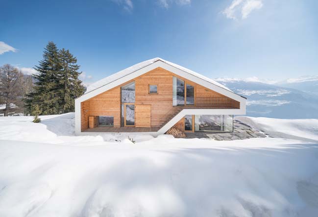 Luxury chalet by SeARCH