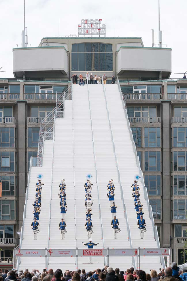 “The Stairs aim to animate the rooftop and to imagine a second layer in the next step of Rotterdam’s urban planning. A second reconstruction.” Tells Winy Maas. “It would be good to make it a permanent fixture.”