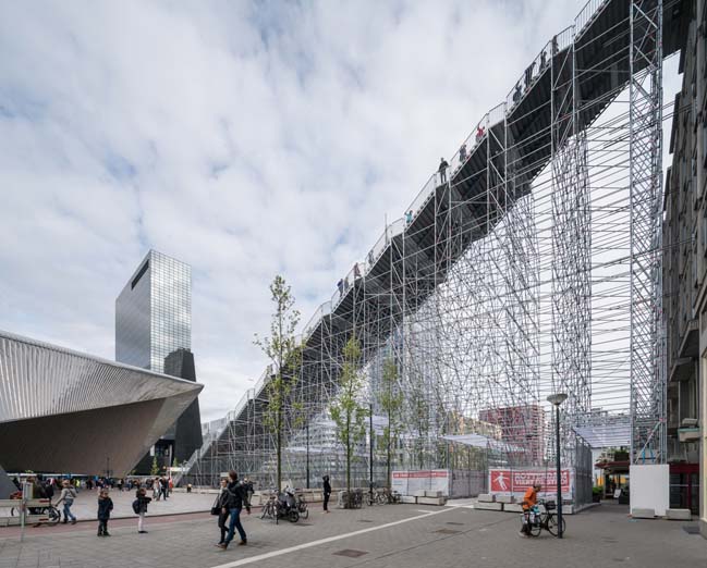 “The Stairs aim to animate the rooftop and to imagine a second layer in the next step of Rotterdam’s urban planning. A second reconstruction.” Tells Winy Maas. “It would be good to make it a permanent fixture.”